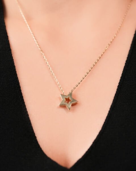 14 Ayar Altın Belirgin Işıltılı Hatlara Sahip Yıldız Kolye