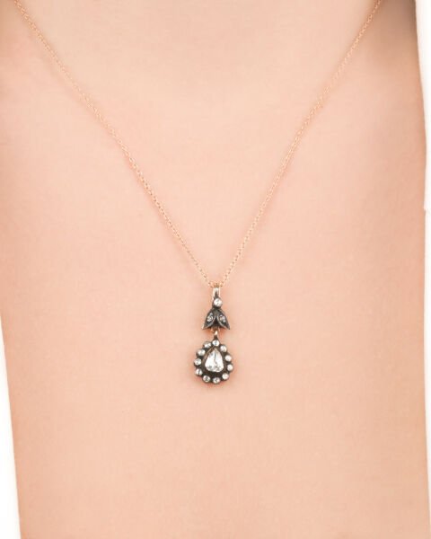 Elmas Damla Model Altın Kolye