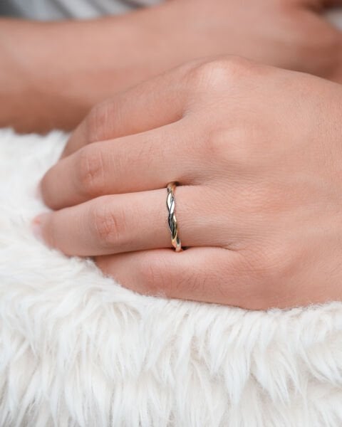 14 Ayar Beyaz ve Sarı Altın Sarmal Erkek Alyans