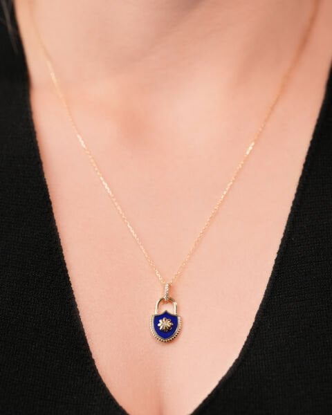 14 Ayar Altın Kilitli Figürlü Çiçek Kolye