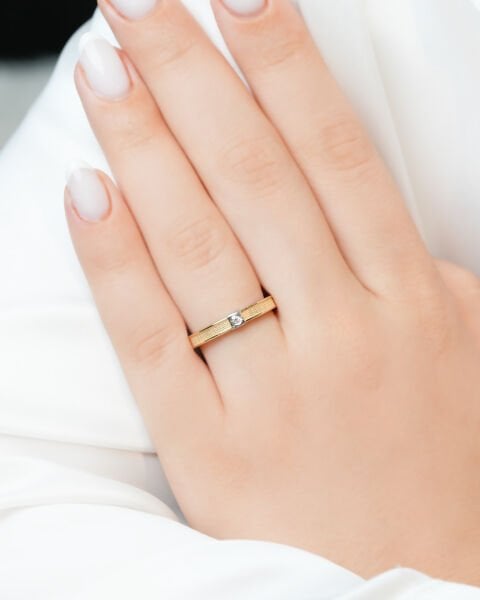 14 Ayar Altın Beyaz Altın Detaylı Taşlı Alyans