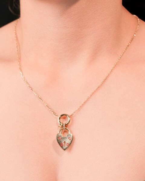 14 Ayar Altın Kilitli Anahtar Figürlü Çift Taraflı Mineli Kalp Kolye