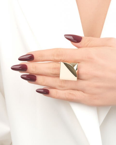 14 Ayar Altın Kare Formlu Tasarım Yüzük