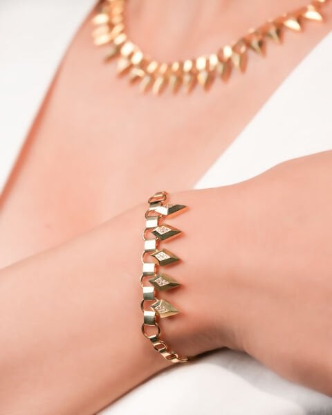 14 Ayar Altın Taşlı  Üçgen Tasarım Set (Kolye - Bileklik)