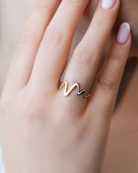 Cetaş 14 Ayar Altın Beyaz Mine Zigzag Yüzük