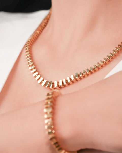 14 Ayar Altın Tasarım Kolye