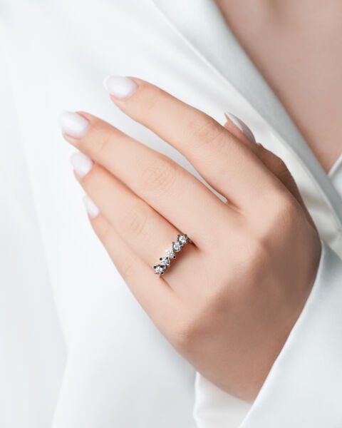 0.60 Karat Pırlanta Beştaş Yüzük