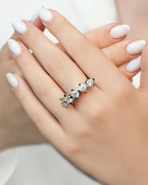 2.06 Karat Beştaş Pırlanta Yüzük