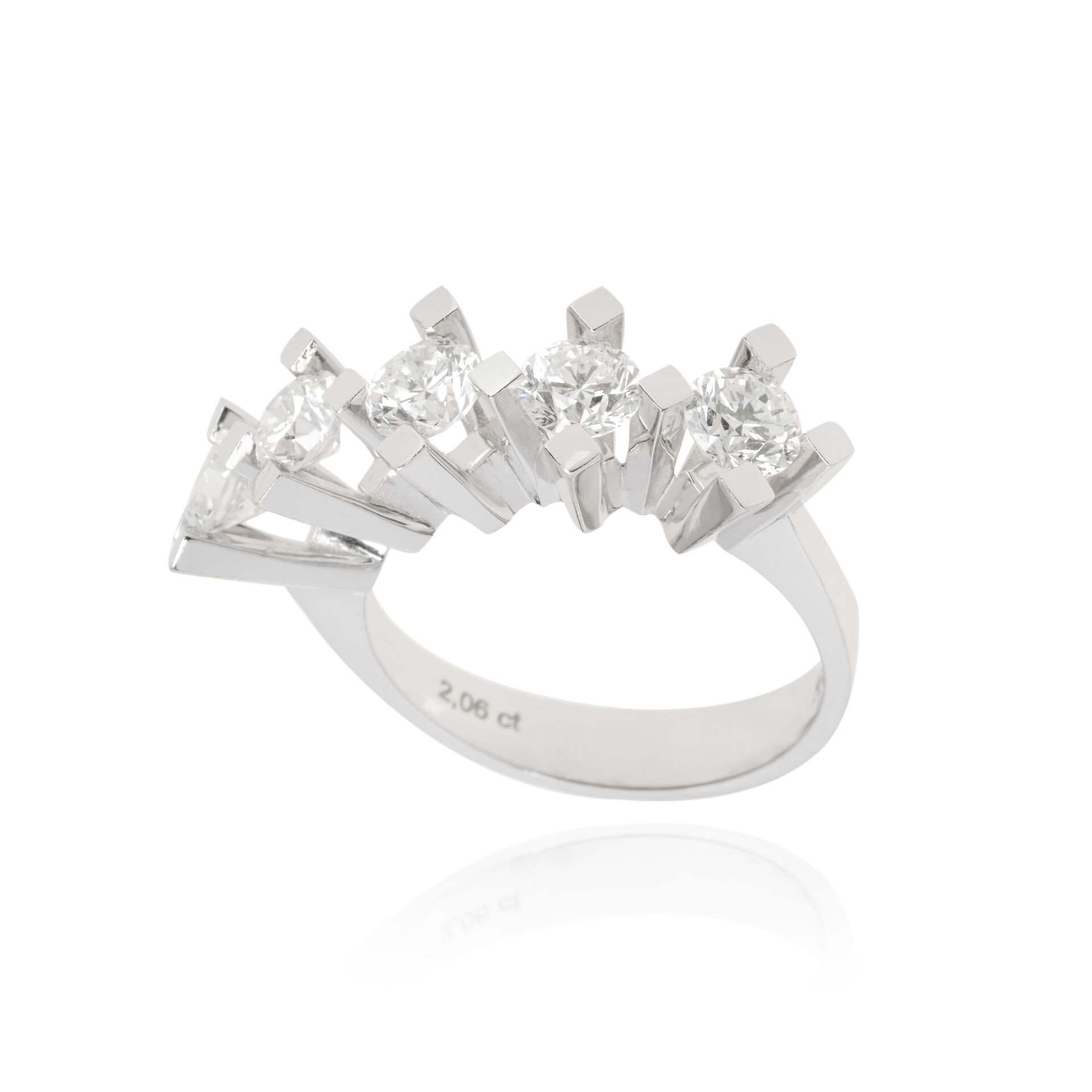 2.06 Karat Beştaş Pırlanta Yüzük