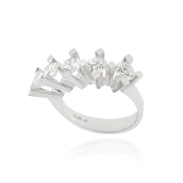 2.06 Karat Beştaş Pırlanta Yüzük