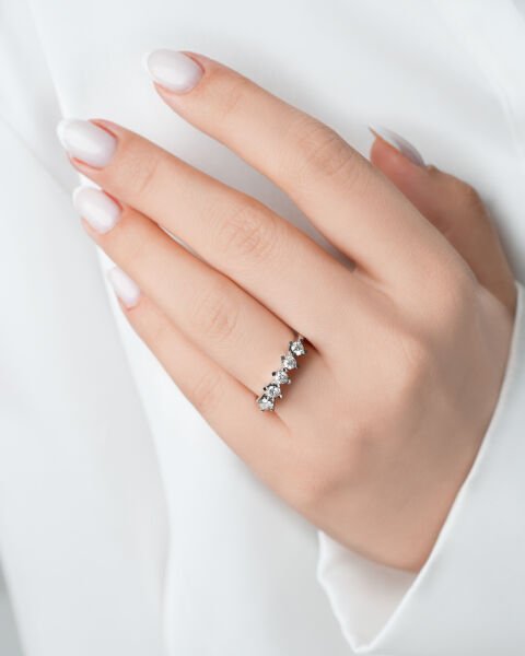 0.72 Karat Pırlanta Beştaş Yüzük