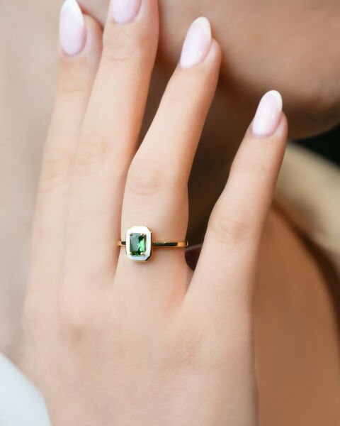 14 Ayar Altın Beyaz Mineli Baget Kesim Turmalin Taşlı Yüzük