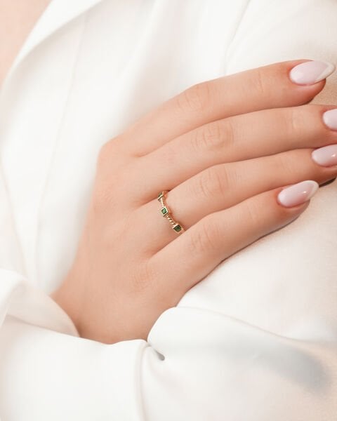 14 Ayar Altın Kare Taşlı Burgu Yüzük