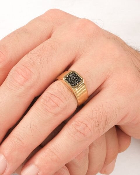 14 Ayar Altın Siyah Zirkon Taşlı Çizgili Form Erkek Yüzük