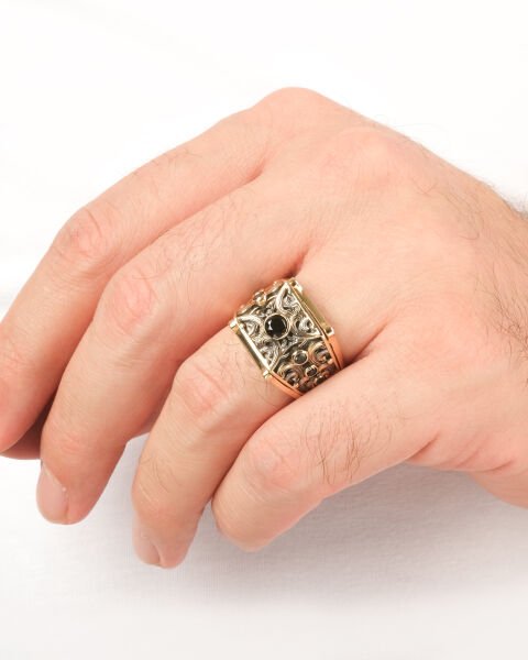 14 Ayar Altın Siyah Zirkon Taşlı İşlemeli Erkek Yüzük