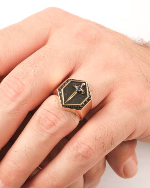 14 Ayar Altın Kılıç Figürlü Siyah Mineli Erkek Yüzük