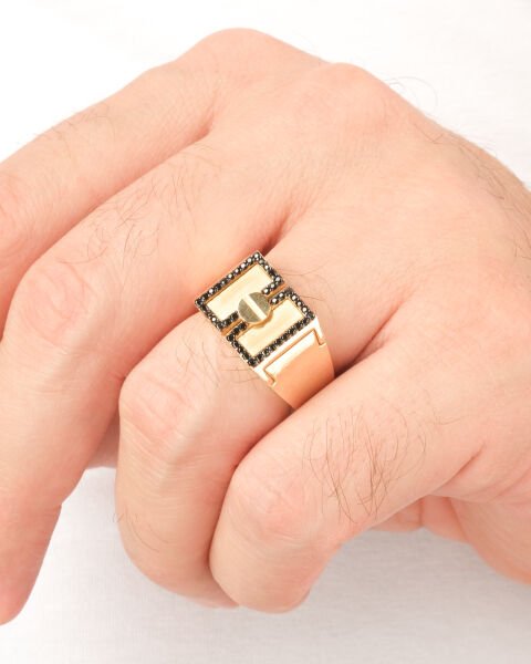 14 Ayar Altın Siyah Taş Detaylı Erkek Yüzük