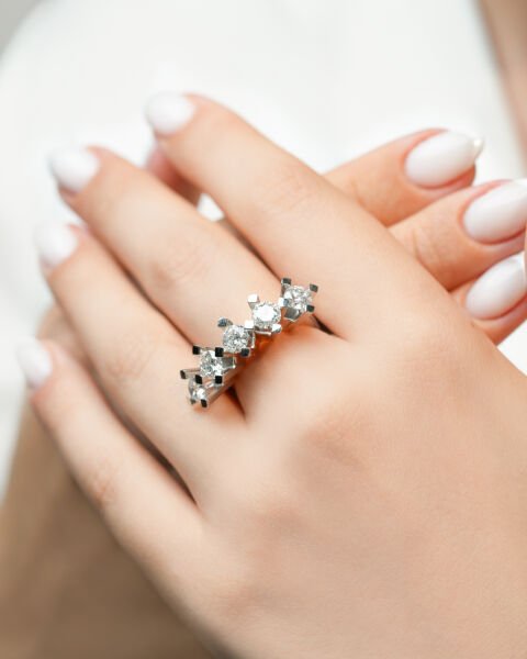 2.11 Karat Beştaş Pırlanta Yüzük