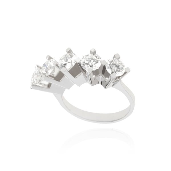 2.11 Karat Beştaş Pırlanta Yüzük