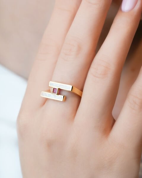 14 Ayar Altın Cetaş Eterna Sedef Mineli Yakut Taşlı Yüzük