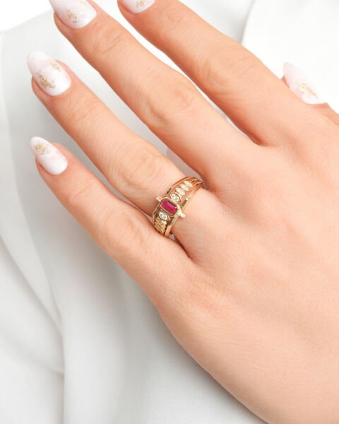 14 Ayar Altın Kırmızı Taşlı Taç Formlu Yüzük