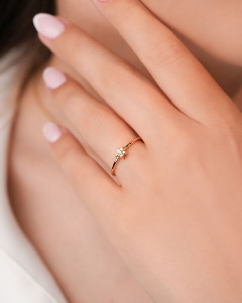 14 Ayar Altın Taşlı Yıldız Yüzük