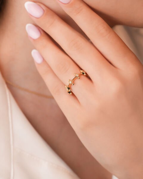 14 Ayar Altın Üçgen Formlu Taş Detaylı Yüzük