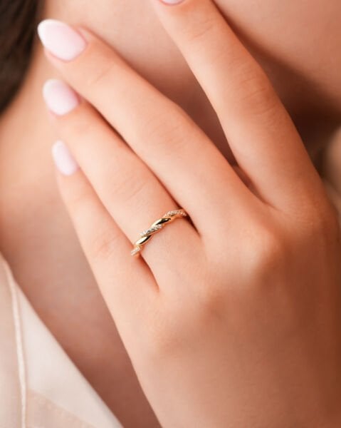 14 Ayar Altın Taşlı Burgulu Yüzük