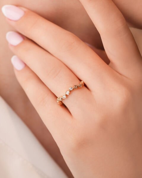 14 Ayar Altın Farklı Kesim Taş Detaylı Yüzük