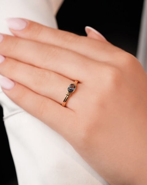 14 Ayar Altın Oval Kesim Mavi Taşlı Yüzük