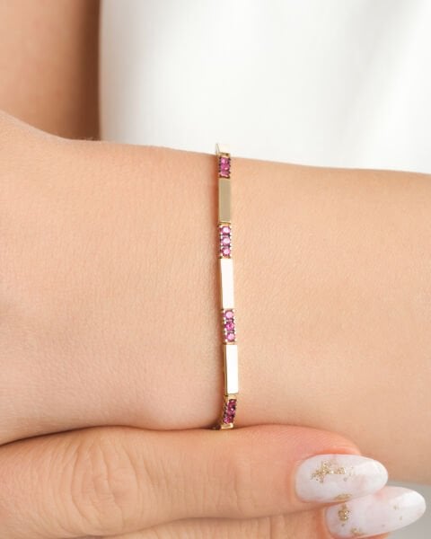 14 Ayar Altın Dikdörtgen Formlu Yakut Taşlı Bileklik