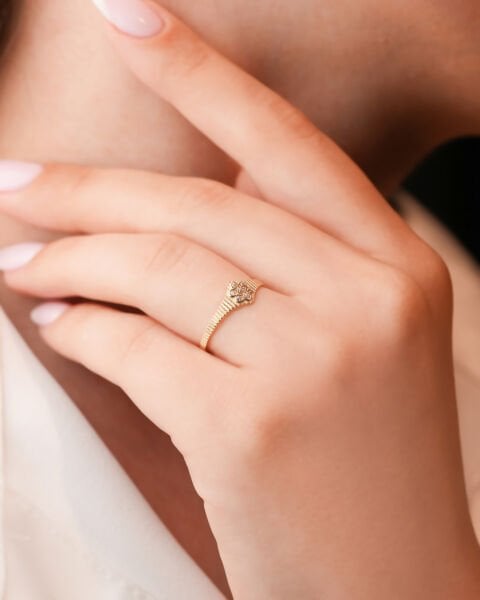 14 Ayar Altın Taşlı Çiçek Yüzük