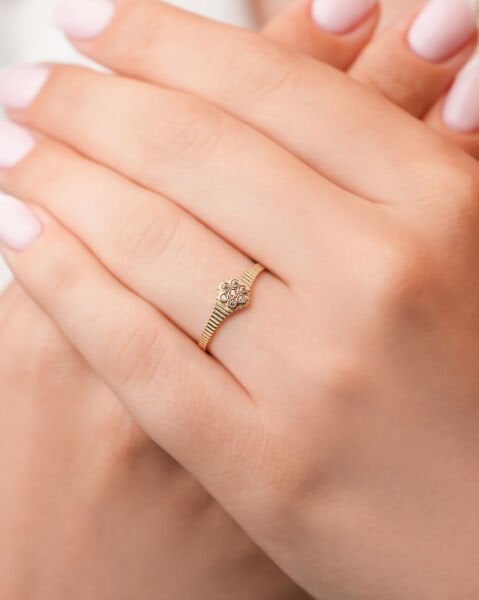 14 Ayar Altın Taşlı Çiçek Yüzük