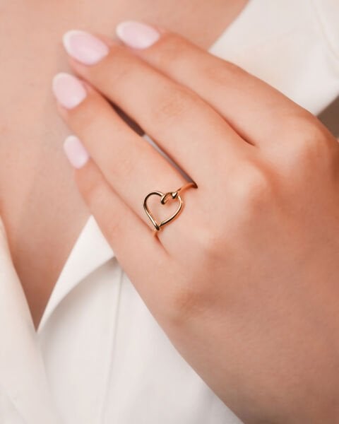 14 Ayar Altın Kalp Figürlü Minimal Yüzük