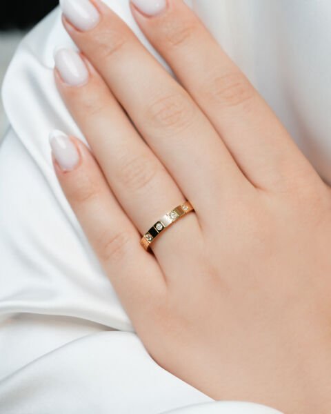 14 Ayar Altın Taşlı Kare Form Kadın Alyans