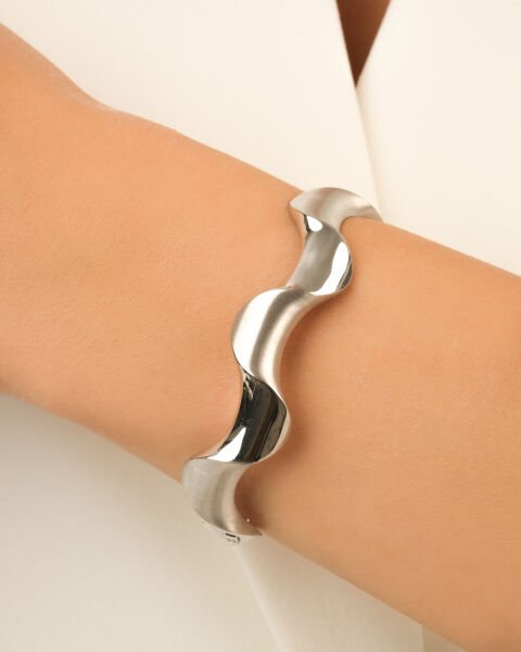 14 Ayar Beyaz Altın Dalgalı Kelepçe