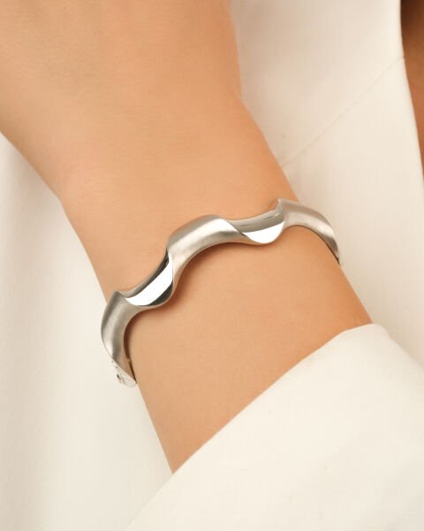 14 Ayar Beyaz Altın Dalgalı Kelepçe