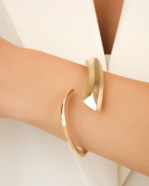 14 Ayar Altın Taşlı Asimetrik Form Kelepçe Bilezik