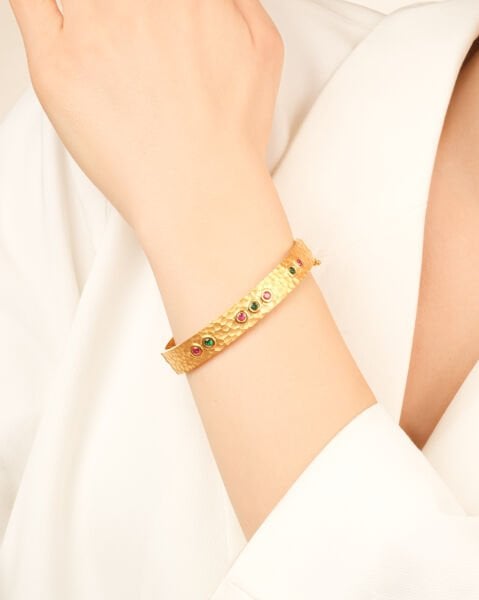 22 Ayar Altın Renkli Taşlı Tasarım Bilezik