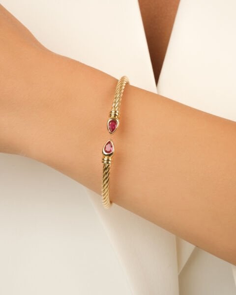 Cetaş Twist 14 Ayar Altın Yakut Taşlı Kelepçe