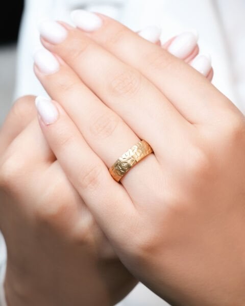 14 Ayar Altın Desenli Mat Kadın Alyans