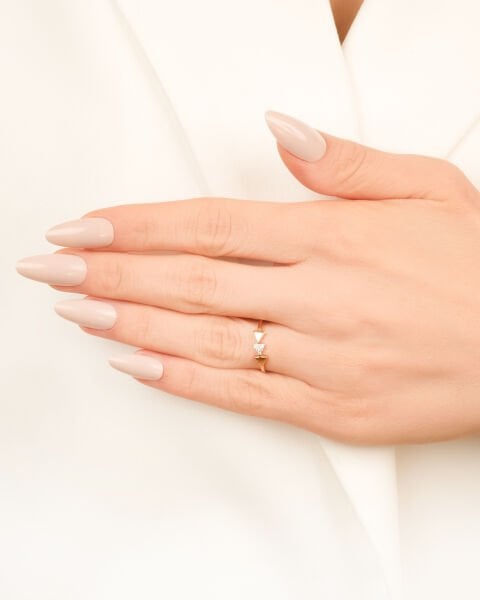 14 Ayar Altın Üçgen Taşlı Yüzük