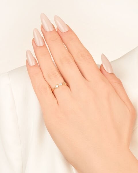 14 Ayar Altın Üçgen Taşlı Yüzük