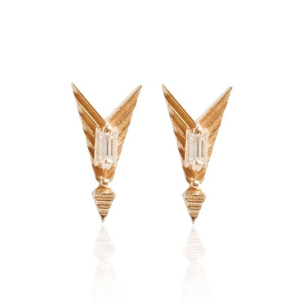 14 Ayar Altın Ok Figürlü Küpe – Minimal Tasarım