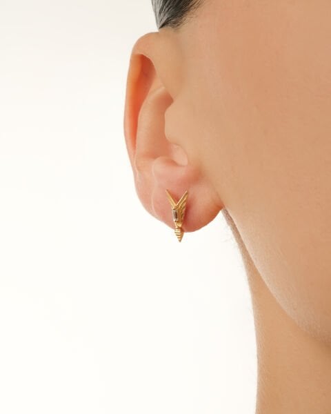 14 Ayar Altın Ok Figürlü Küpe – Minimal Tasarım