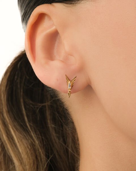 14 Ayar Altın Ok Figürlü Küpe – Minimal Tasarım