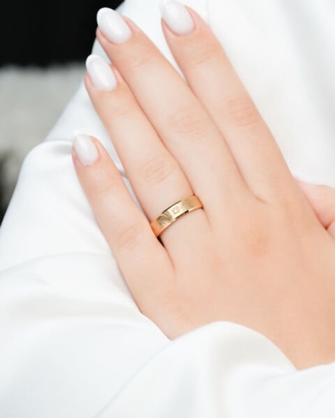 14 Ayar Altın Mat Kare Taşlı Kadın Alyans