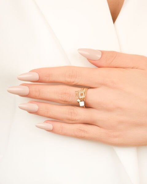 14 Ayar Altın Roberto Bravo Küp Form Taşlı Yüzük