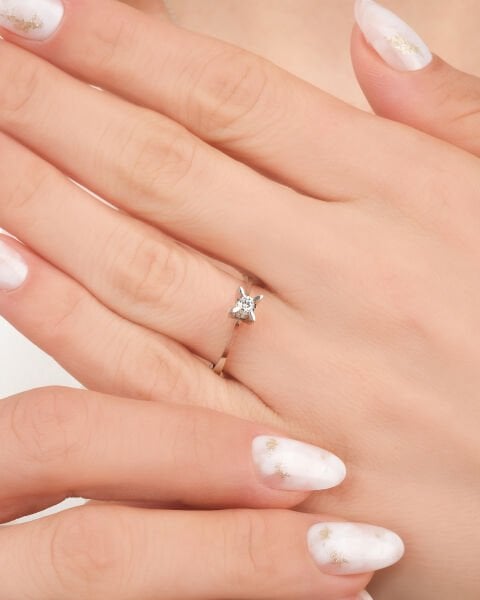 0.08 Karat Pırlanta Tektaş Yüzük