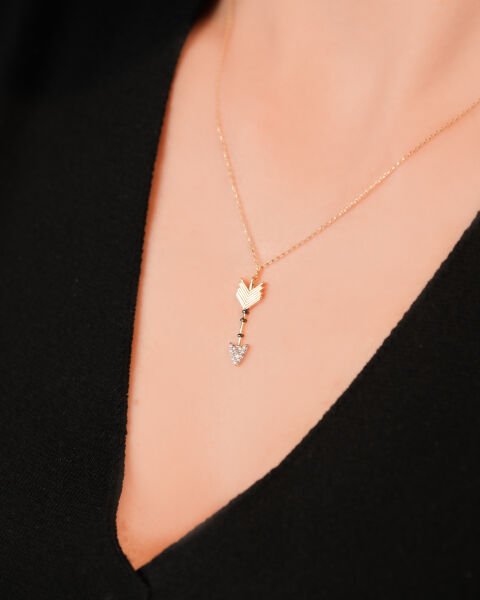 14 Ayar Altın Ok Ucu Figürlü ve Taş Detaylı Kolye